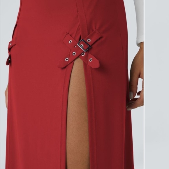 [Halara] NWT Waisted Decorative Buckle Split 2-in-1 Maxi
Casual Skirt - Picture 4 of 12